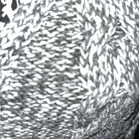 Express gray & white v-neck cable sweater medium - Picture 6 of 7